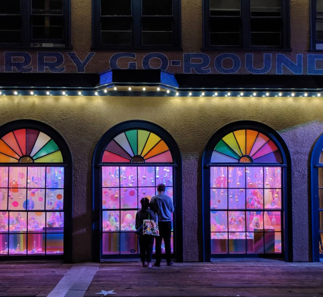 Photo of (and links to) Santa Monica Pier